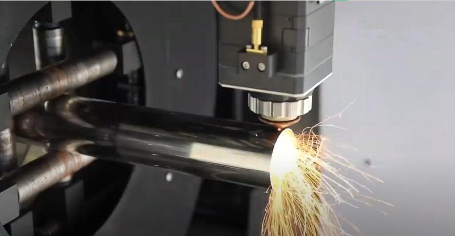 4 Avantages de la machine de découpe de tuyaux laser automatique!